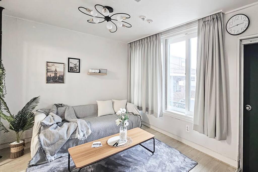 Villa Cozy Near Hongdae & Sinchon Station 4min For Max 6